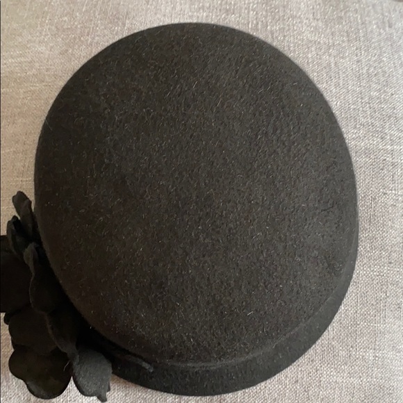 Black bowler hat with flowers. - Picture 4 of 5